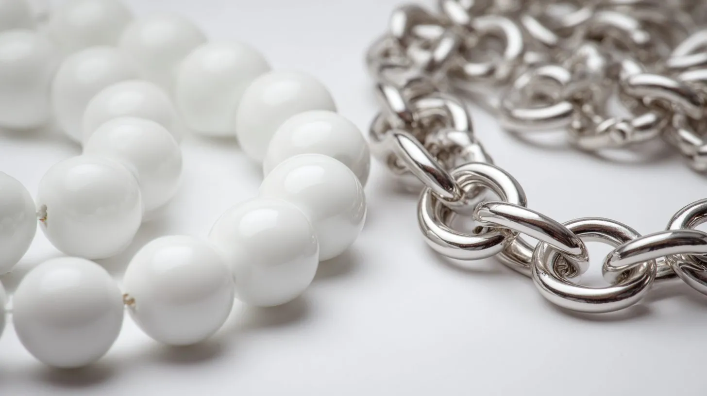 Типы цепочек для рулонных штор: пластиковая и металлическая